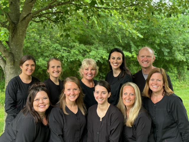 the professional dental team at Darren Thomas, DDS